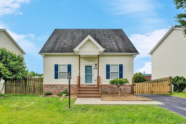 135 WISTARIA DR, CHRISTIANSBURG, VA 24073 - Image dcead32f5f7d0120ee8fbb7fd5fe96e6/3499359340