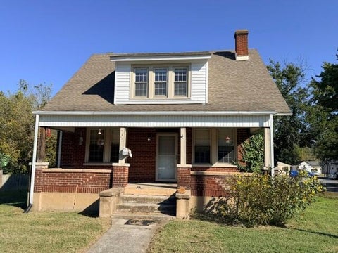 Homes For Sale - 202 W Cleveland Ave<br/> Vinton, VA 24179