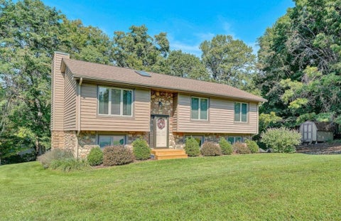 Homes For Sale - 8034 Forest Edge Dr<br/> Roanoke, VA 24018