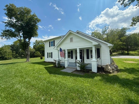 Homes For Sale - 3536 Bradshaw Rd<br/> Roanoke County, Salem, VA 24153