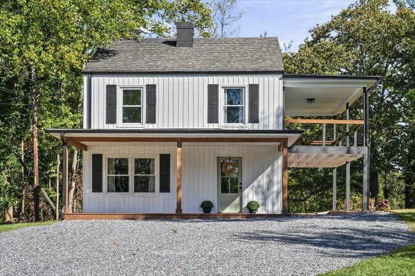 534 WESTVIEW AVE, BEDFORD, VA 24523 - Image e36a7c101bfc64e40bdfa41aebf6b62b/247541382