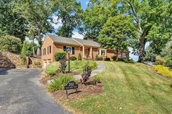 202 PARKCREST RD SW, ROANOKE, VA 24014 - Image e3ddeb99b2c47e2e9d71a340df33852a/3833046477