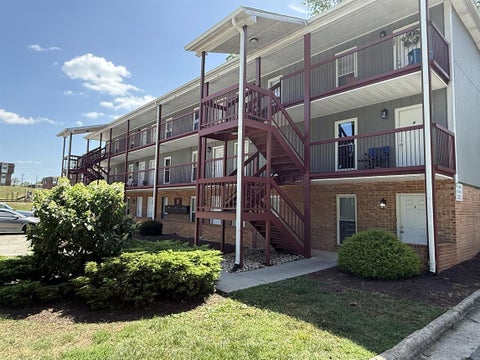 Apartment For Rent - 4138 Cresthill Dr #30<br/> Roanoke, VA 24018