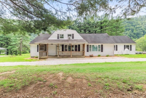 Homes For Sale - 138 Weaver Dr<br/> Montgomery County, Elliston, VA 24087