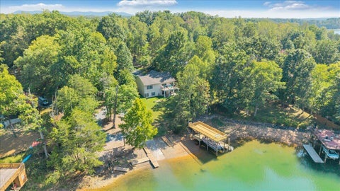 Photo of 1811 Cutlass RD, Moneta, VA 24121 (MLS # 931794)