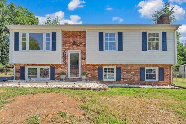 633 TWO TREE LN NE, ROANOKE, VA 24019 - Image efed47cc4cb920abcf9b360d2bcd2ce2/2455846985