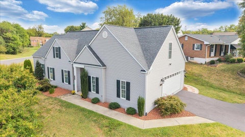 Homes For Sale - 700 Bradford Cir<br/> Salem, VA 24153