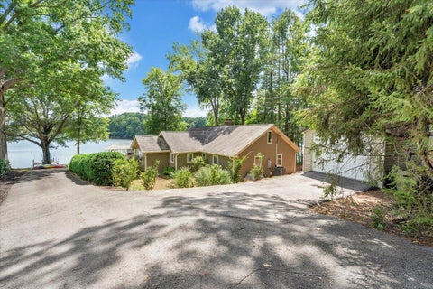 Homes For Sale - 139 Clement Dr<br/> Wirtz, VA 24184