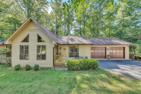 Homes For Sale - 400 W Beaver Dam Ct<br/> Goodview, VA 24095