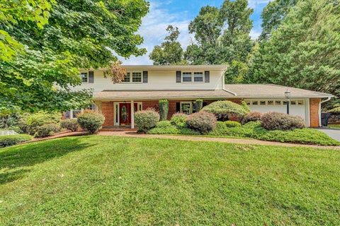 Homes For Sale - 1120 Chestnut Mountain Dr<br/> Roanoke County, Vinton, VA 24179