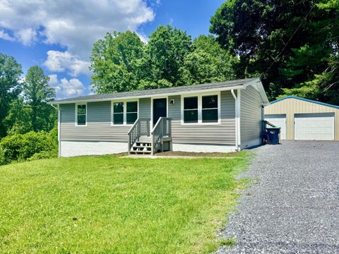 Homes For Sale - 121 Irene Dr<br/> Roanoke County, Vinton, VA 24179