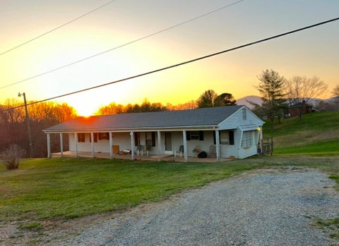 Mobile Home For Sale - 714 Farmer Ln<br/> Bedford County County, Vinton, VA 24179
