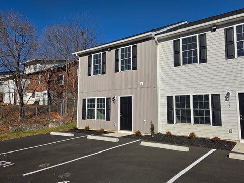 Townhouse For Sale - 431 N Washington Ave<br/> Pulaski, VA 24301