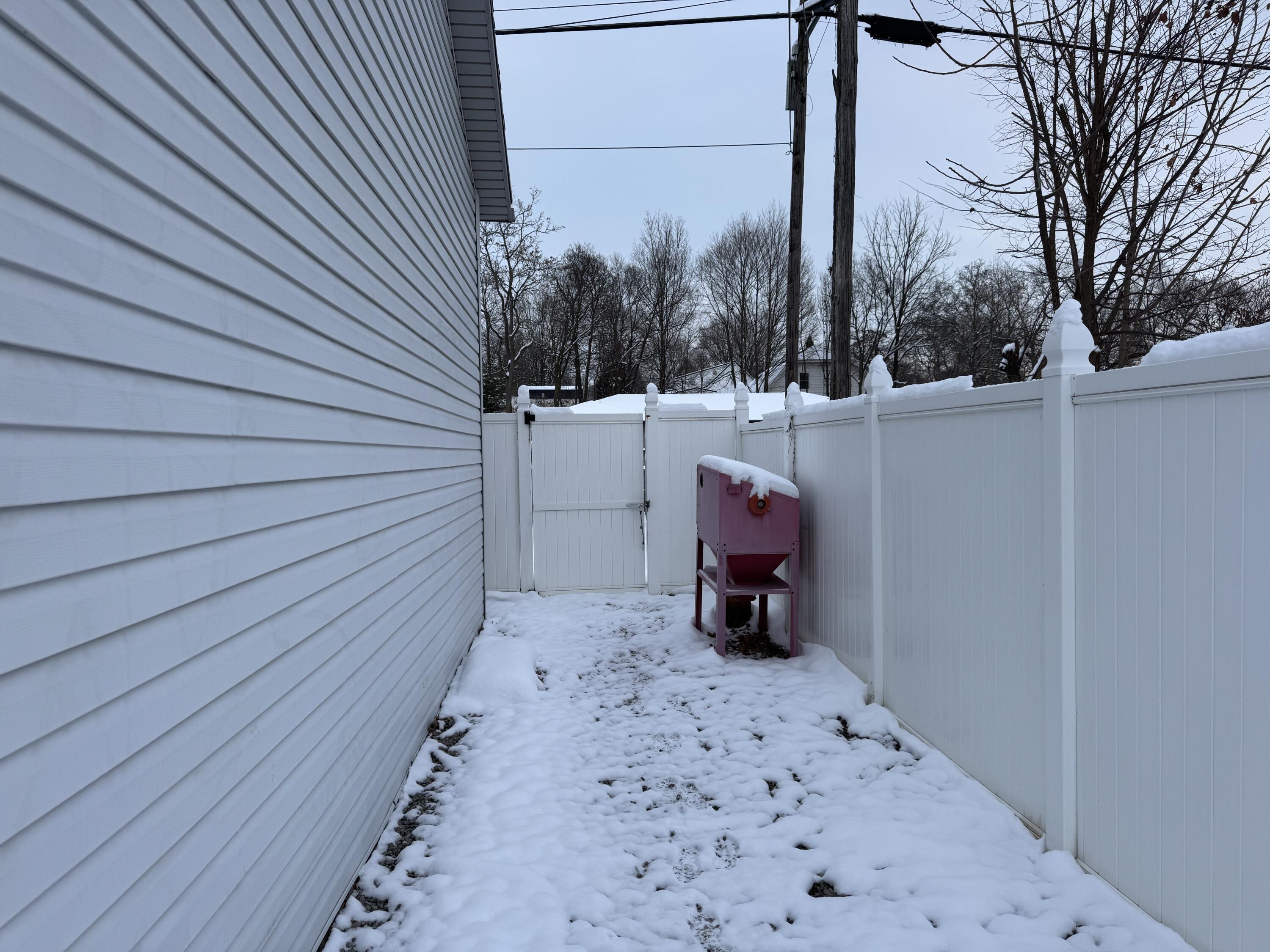 Bellefontaine, Ohio 43311, United States, 2 Bedrooms Bedrooms, ,1 BathroomBathrooms,Residential,Contingent,252191