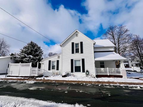 Photo of 332 E Auburn Avenue, Bellefontaine, OH 43311 (MLS # 1042814)