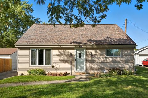 Photo of 1921 Emerald Court, Dayton, OH 45403 (MLS # 1041980) Photo of 1921 Emerald Court, Dayton, OH 45403 (MLS # 1041980)