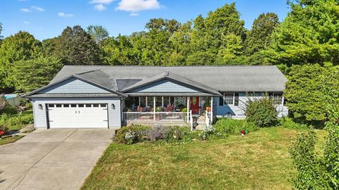 Photo of 1616 Echo Lake Drive, Piqua, OH 45356 (MLS # 1041138)