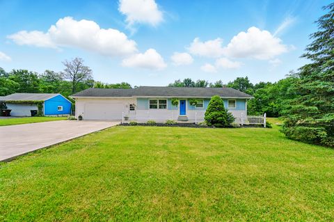 Photo of 1129 W Bluelick Road, Lima, OH 45801 (MLS # 1041443) Photo of 1129 W Bluelick Road, Lima, OH 45801 (MLS # 1041443)