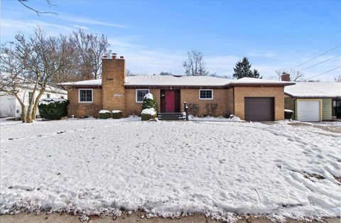 Photo of 216 N Hayes Street, Bellefontaine, OH 43311 (MLS # 1042848)