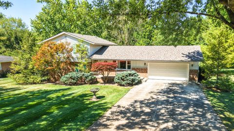 Photo of 827 Reservoir Road, Bellefontaine, OH 43311 (MLS # 1041140)