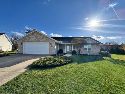 Photo of 1028 Stonegate Court, Wapakoneta, OH 45895 (MLS # 1042501)