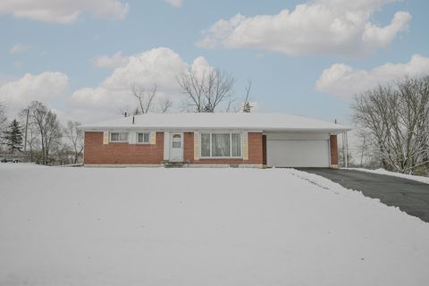 Photo of 1886 Winding Trail, Springfield, OH 45503 (MLS # 1042815)