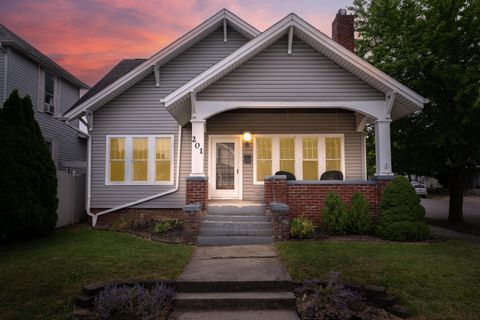 Photo of 201 E Pearl Street, Wapakoneta, OH 45895 (MLS # 1040909)