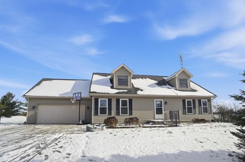 Photo of 18544 Santa Fe Line Road, Waynesfield, OH 45896 (MLS # 1042906)