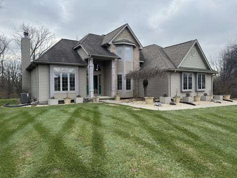 Photo of 1650 Cranbrook Drive, New Carlisle, OH 45344 (MLS # 1042817)