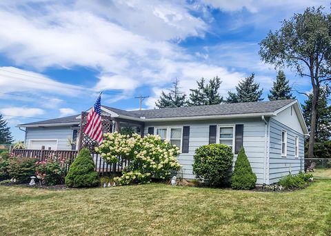 Photo of 631 Oakland Avenue, Bellefontaine, OH 43311 (MLS # 1041095) Photo of 631 Oakland Avenue, Bellefontaine, OH 43311 (MLS # 1041095)