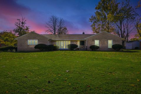 Photo of 7585 Wrenview Drive, Springfield, OH 45502 (MLS # 1042426)