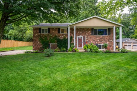 Photo of 1210 Lomeda Lane, Beavercreek, OH 45434 (MLS # 1041123)