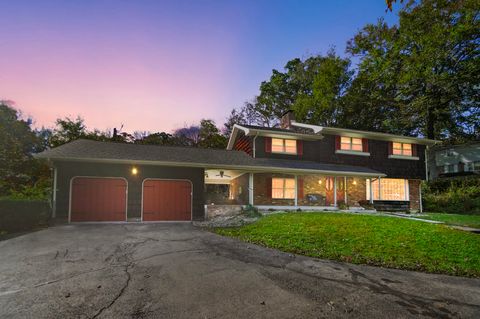 Photo of 917 White Oak Drive, Springfield, OH 45504 (MLS # 1042532)