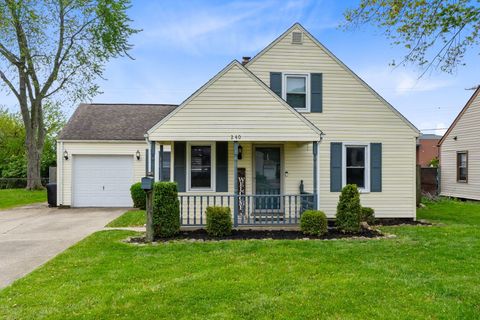 Photo of 240 Skyview Drive, Vandalia, OH 45377 (MLS # 1041591) Photo of 240 Skyview Drive, Vandalia, OH 45377 (MLS # 1041591)