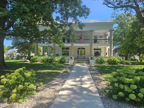 Photo of 680 N Main Street, Celina, OH 45822 (MLS # 1040801) Photo of 680 N Main Street, Celina, OH 45822 (MLS # 1040801)