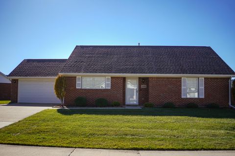 Photo of 1831 Pinehurst Drive #37, Springfield, OH 45502 (MLS # 1042670)