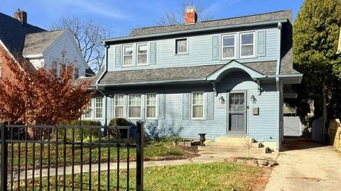 Photo of 132 S Kensington Place, Springfield, OH 45504 (MLS # 1042545)