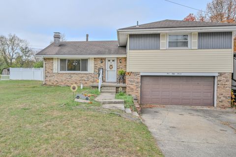 Photo of 557 Vale Road, Springfield, OH 45504 (MLS # 1042453)