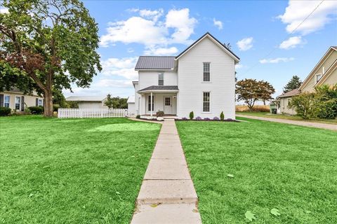 Photo of 728 N Oakland Street, Urbana, OH 43078 (MLS # 1042025)