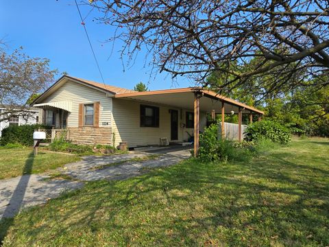 Photo of 1114 W Sandusky Avenue, Bellefontaine, OH 43311 (MLS # 1041204)