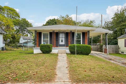 Photo of 1316 W Cedarview Drive, Springfield, OH 45503 (MLS # 1042037)