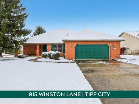 Photo of 915 Winston Lane, Tipp City, OH 45371 (MLS # 1042539)