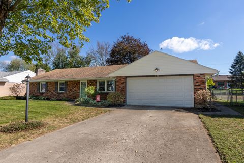 Photo of 1075 Crestview Drive, Troy, OH 45373 (MLS # 1041996) Photo of 1075 Crestview Drive, Troy, OH 45373 (MLS # 1041996)