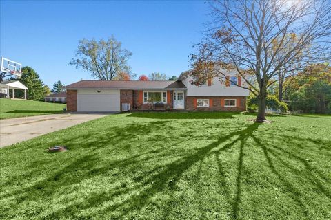 Photo of 820 Sugarbush Court, Bellefontaine, OH 43311 (MLS # 1042255)
