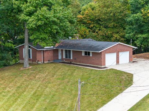 Photo of 925 Spruce Drive, Springfield, OH 45504 (MLS # 1041678)