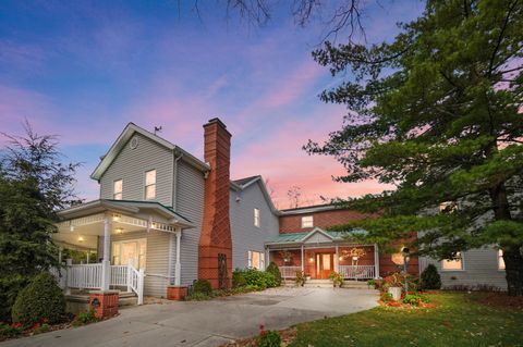 Photo of 1100 W Auglaize Street, Wapakoneta, OH 45895 (MLS # 1042290)