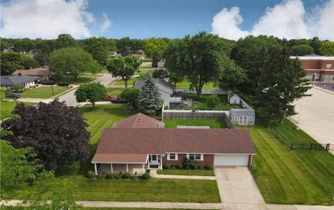 Photo of 1712 Park Avenue, Piqua, OH 45356 (MLS # 1042710)