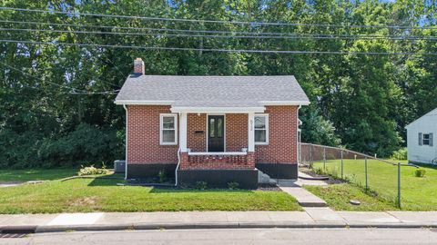 Photo of 512 Peters Avenue, Troy, OH 45373 (MLS # 1040741) Photo of 512 Peters Avenue, Troy, OH 45373 (MLS # 1040741)