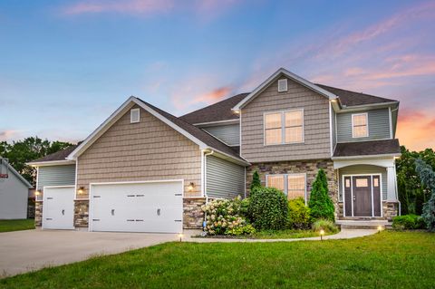 Photo of 922 Haverhill Drive, Troy, OH 45373 (MLS # 1041691)