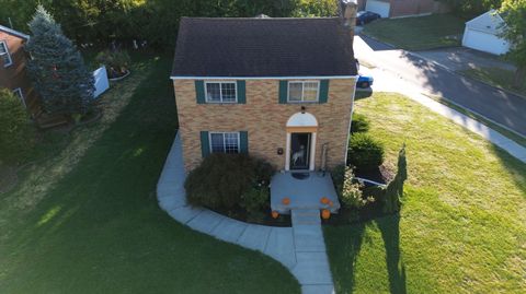 Photo of 900 Lawn Avenue, Hamilton, OH 45013 (MLS # 1041910)